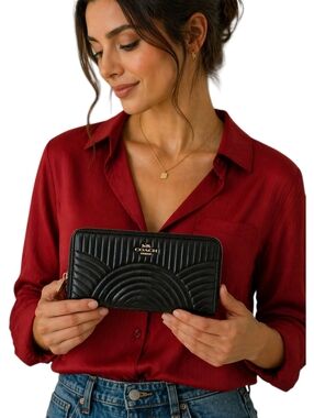 Coach Black Quilted Leather Zip Around Wallet Gold Hardware Organizer